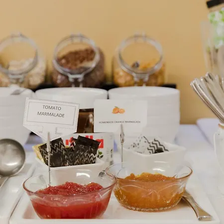 Fonda Llabres Boutique الكوذيا
